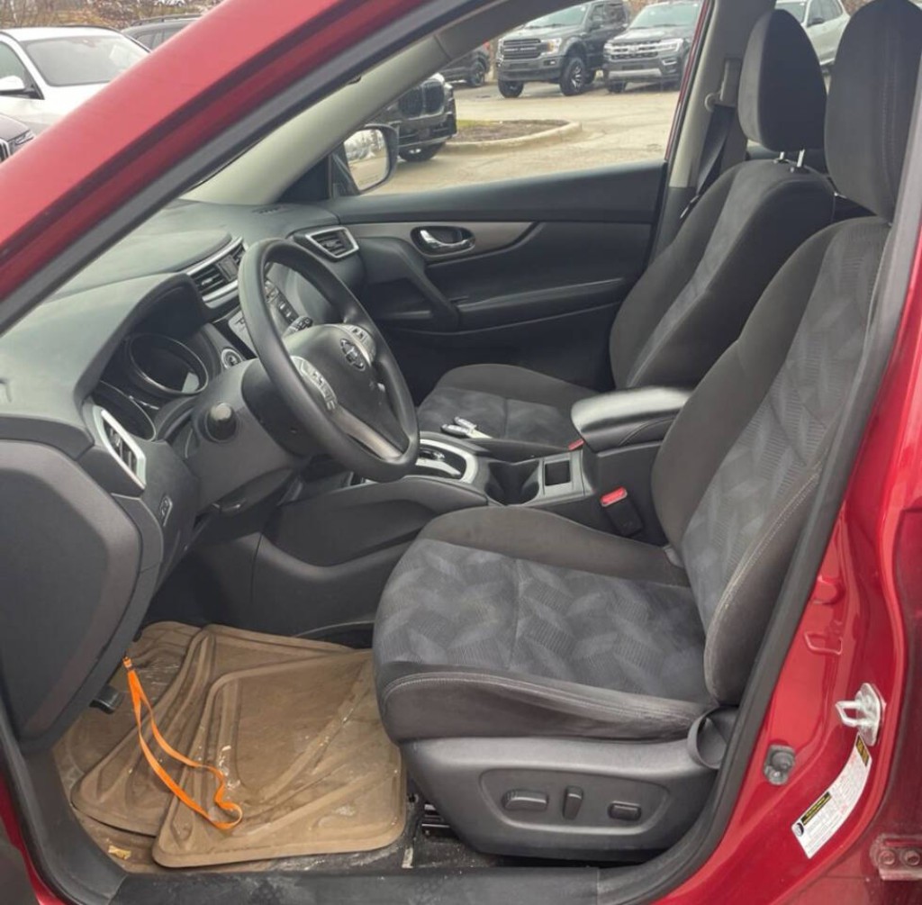 2015 Nissan Rogue Image 2