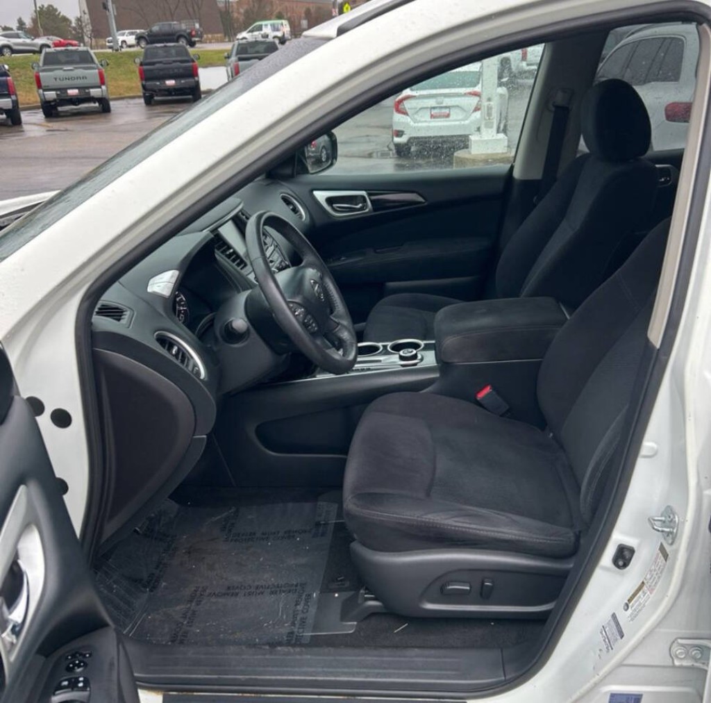 2015 Nissan Pathfinder Image 2