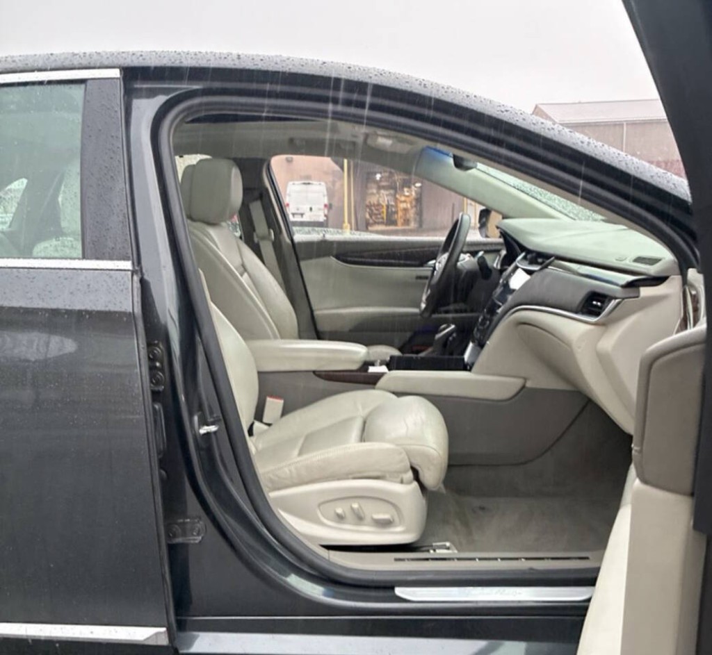 2013 Cadillac XTS Image 11