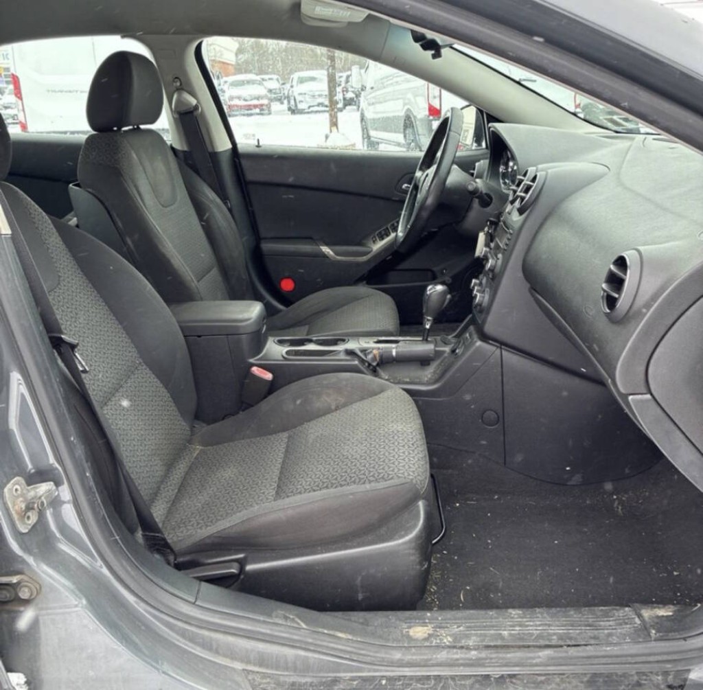 2009 Pontiac G6 Image 10