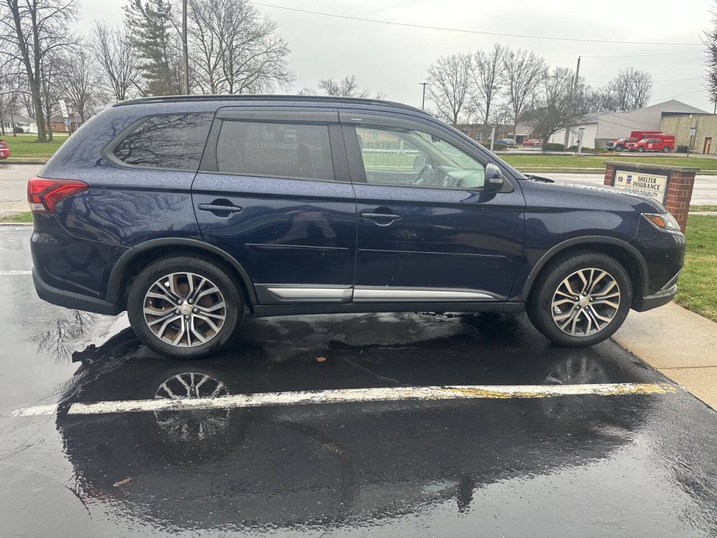 2016 Mitsubishi Outlander Image 5