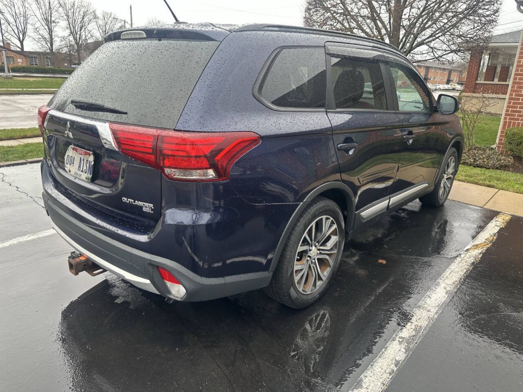 2016 Mitsubishi Outlander Image 7