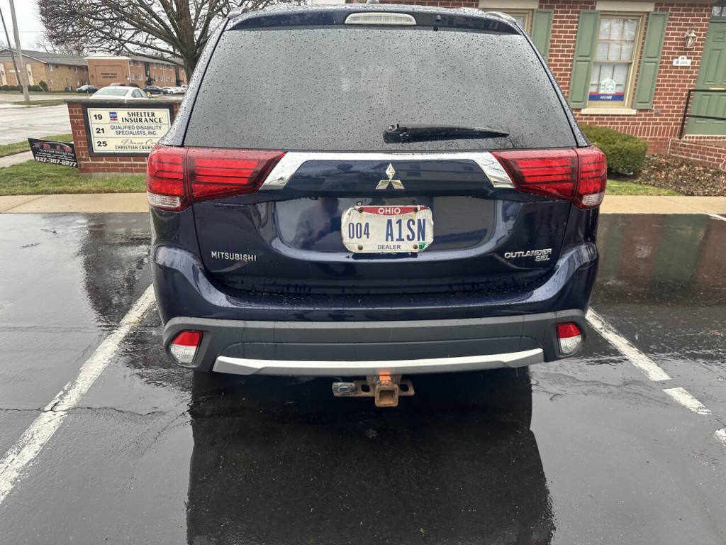 2016 Mitsubishi Outlander Image 10