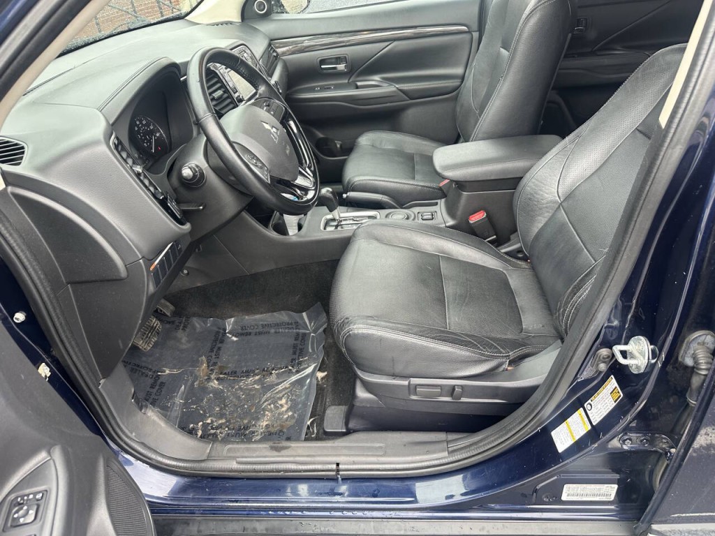 2016 Mitsubishi Outlander Image 11