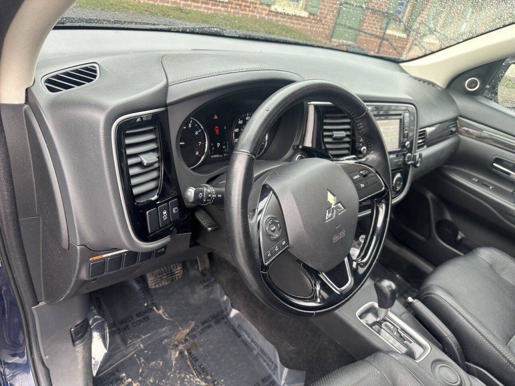 2016 Mitsubishi Outlander Image 12