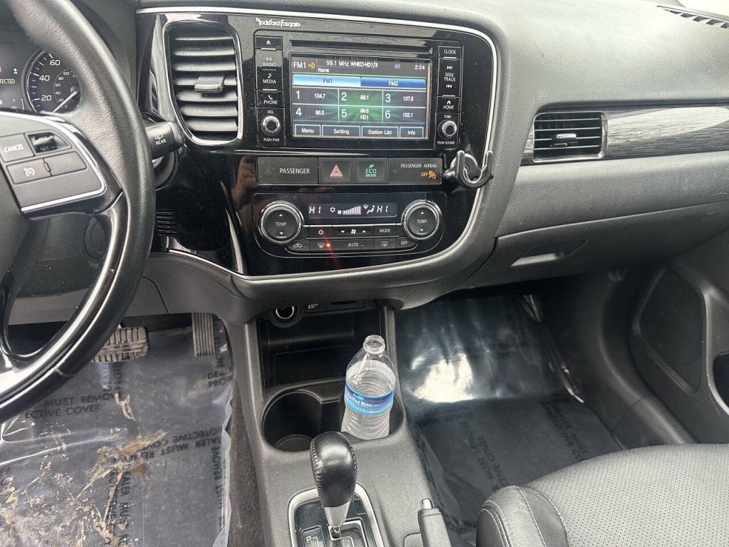 2016 Mitsubishi Outlander Image 14