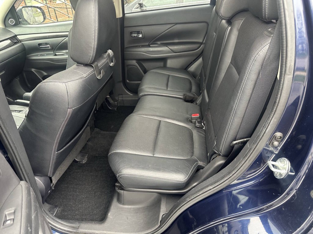 2016 Mitsubishi Outlander Image 17