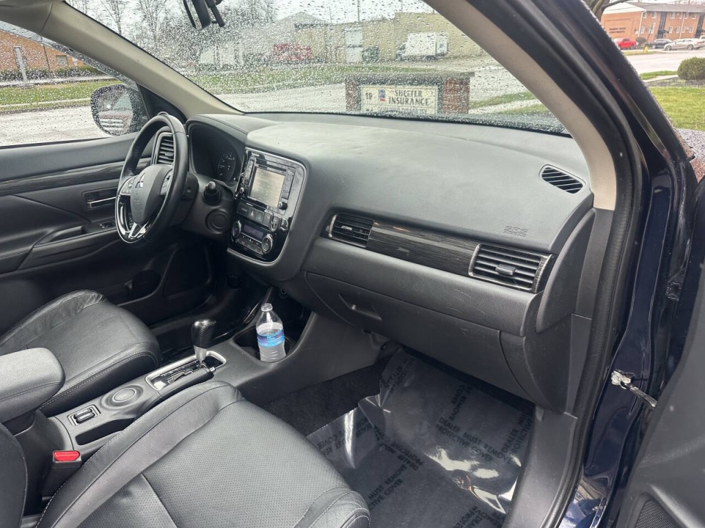 2016 Mitsubishi Outlander Image 21