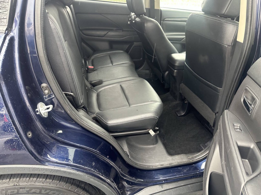 2016 Mitsubishi Outlander Image 23