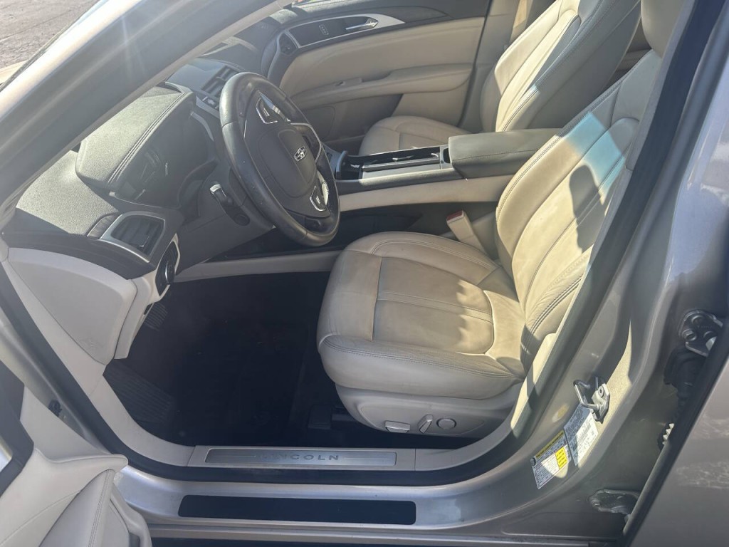 2017 Lincoln MKZ Image 9