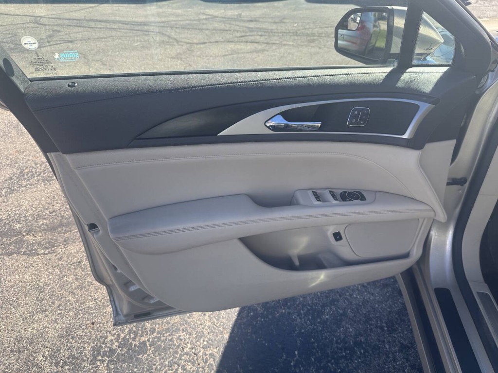 2017 Lincoln MKZ Image 11