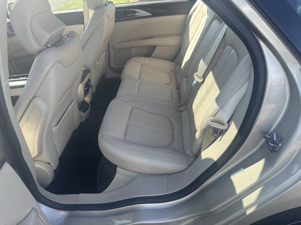 2017 Lincoln MKZ Image 12