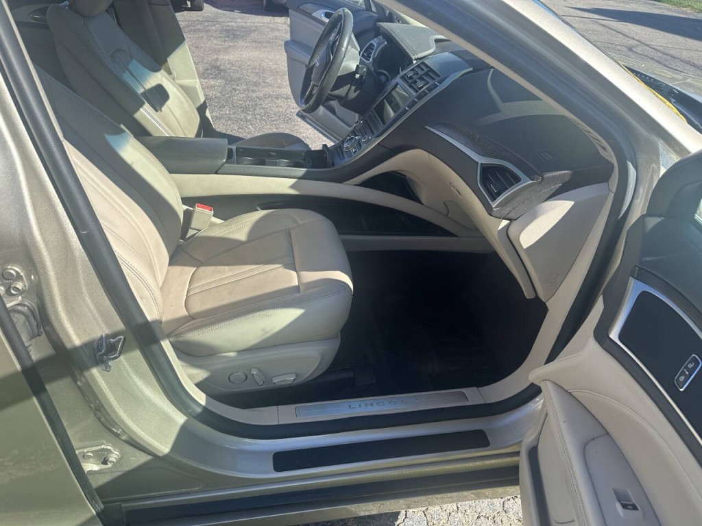 2017 Lincoln MKZ Image 14