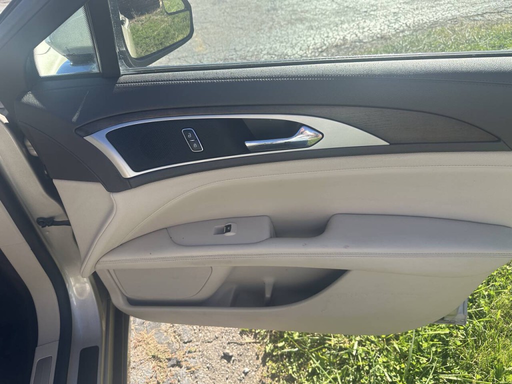 2017 Lincoln MKZ Image 16