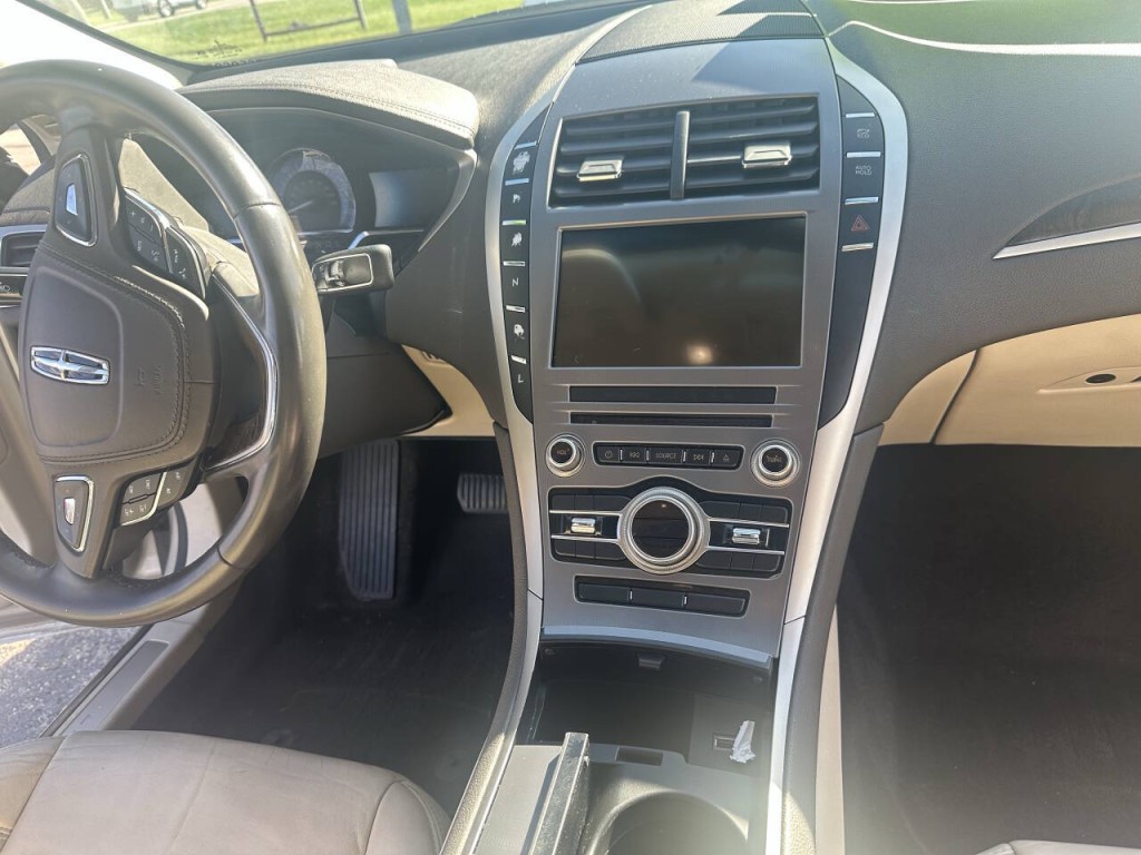 2017 Lincoln MKZ Image 17