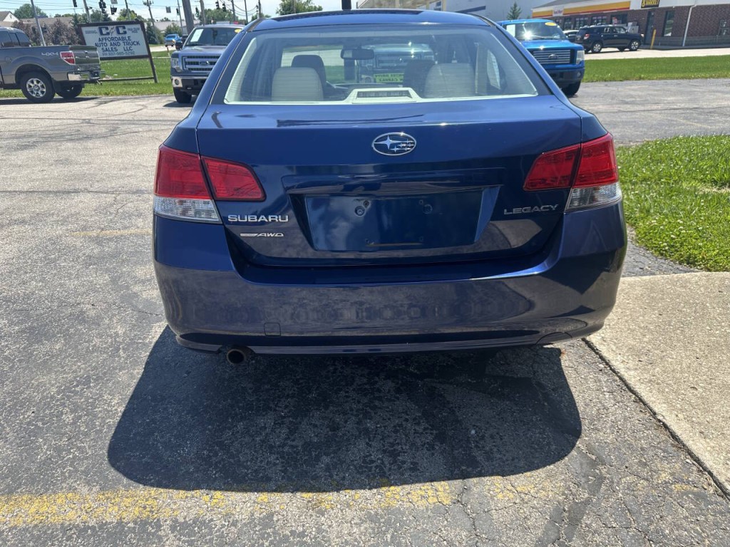 2011 Subaru Legacy Image 7
