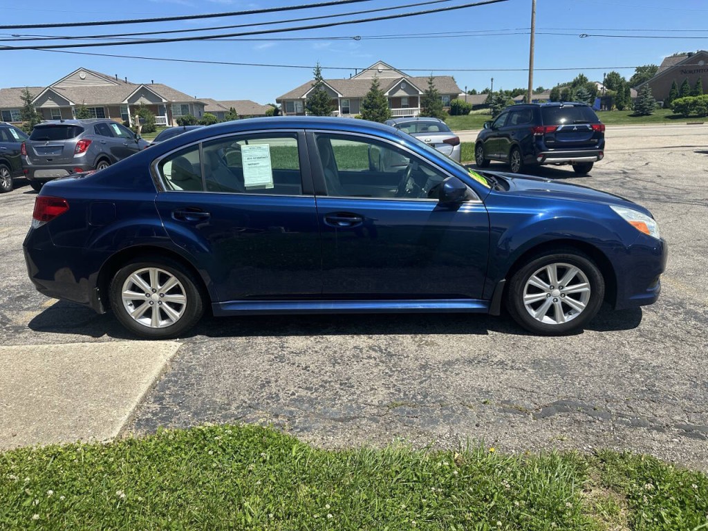 2011 Subaru Legacy Image 9