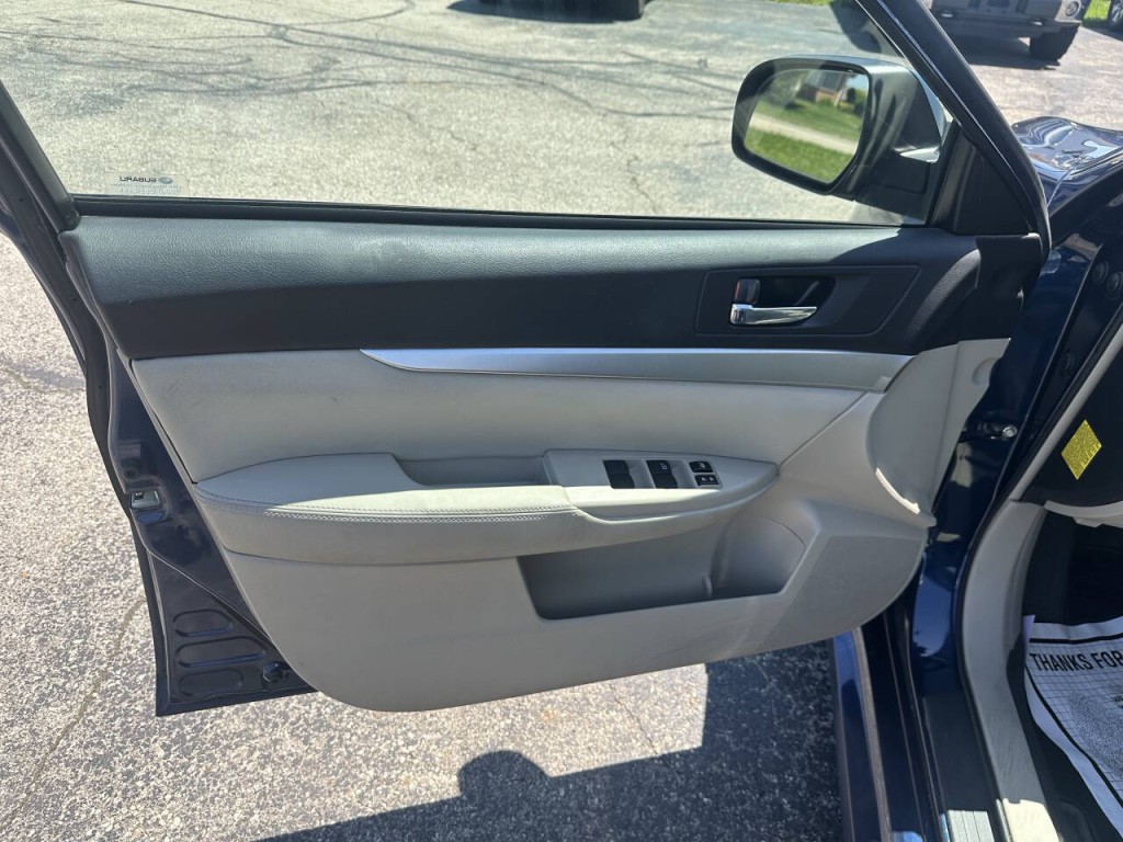 2011 Subaru Legacy Image 10