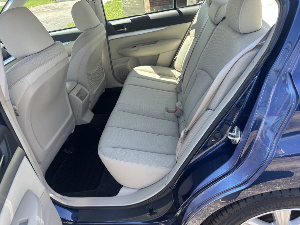 2011 Subaru Legacy Image 11
