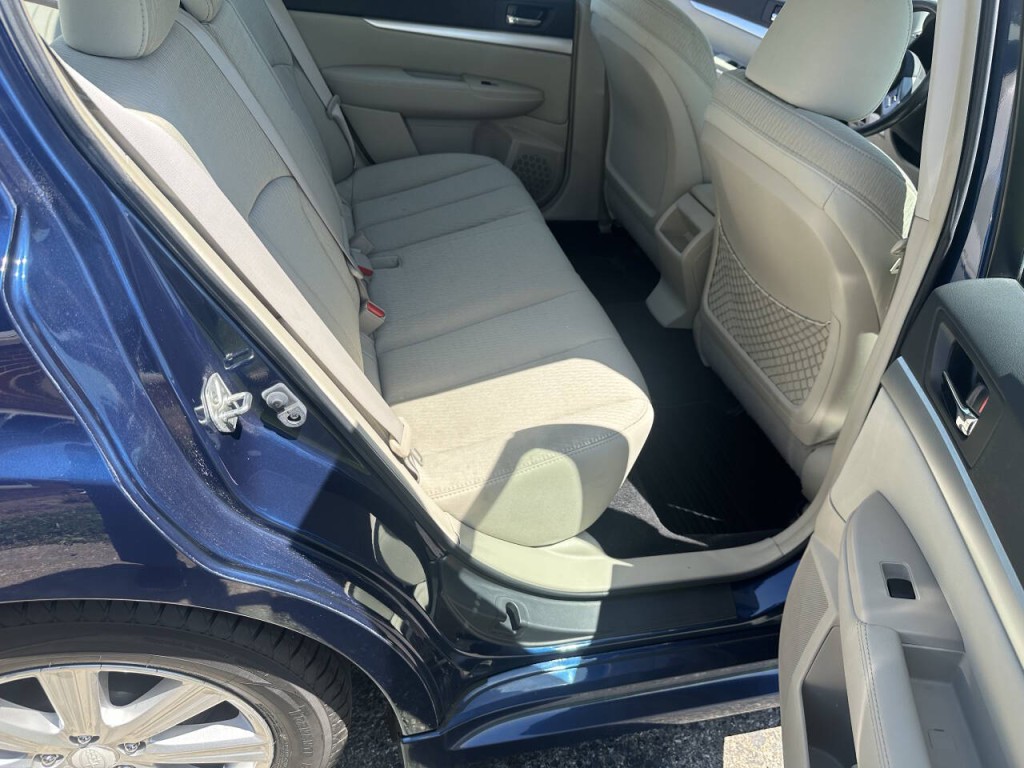 2011 Subaru Legacy Image 17