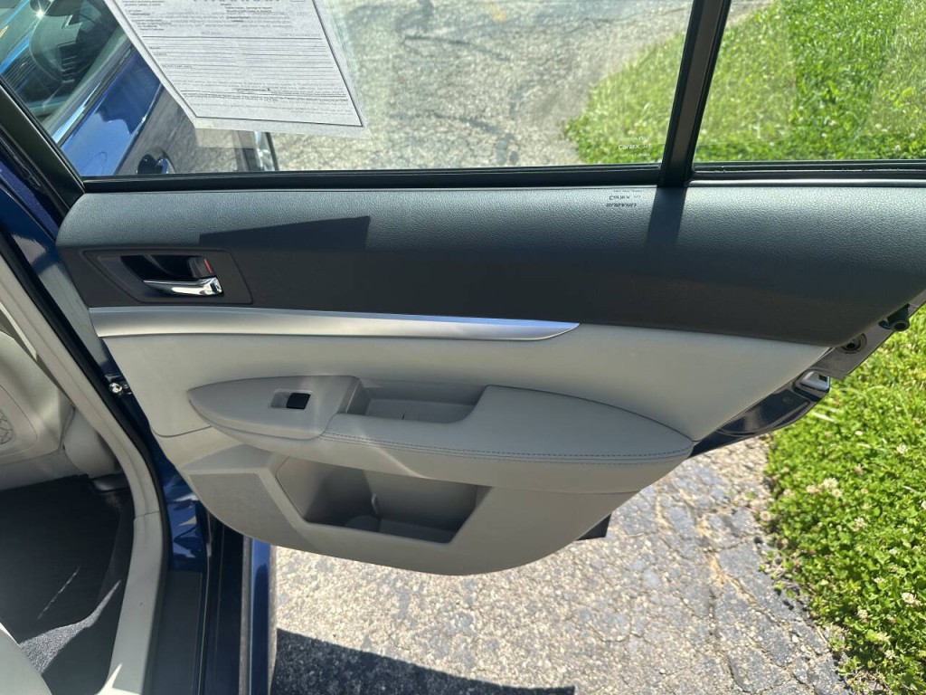 2011 Subaru Legacy Image 18