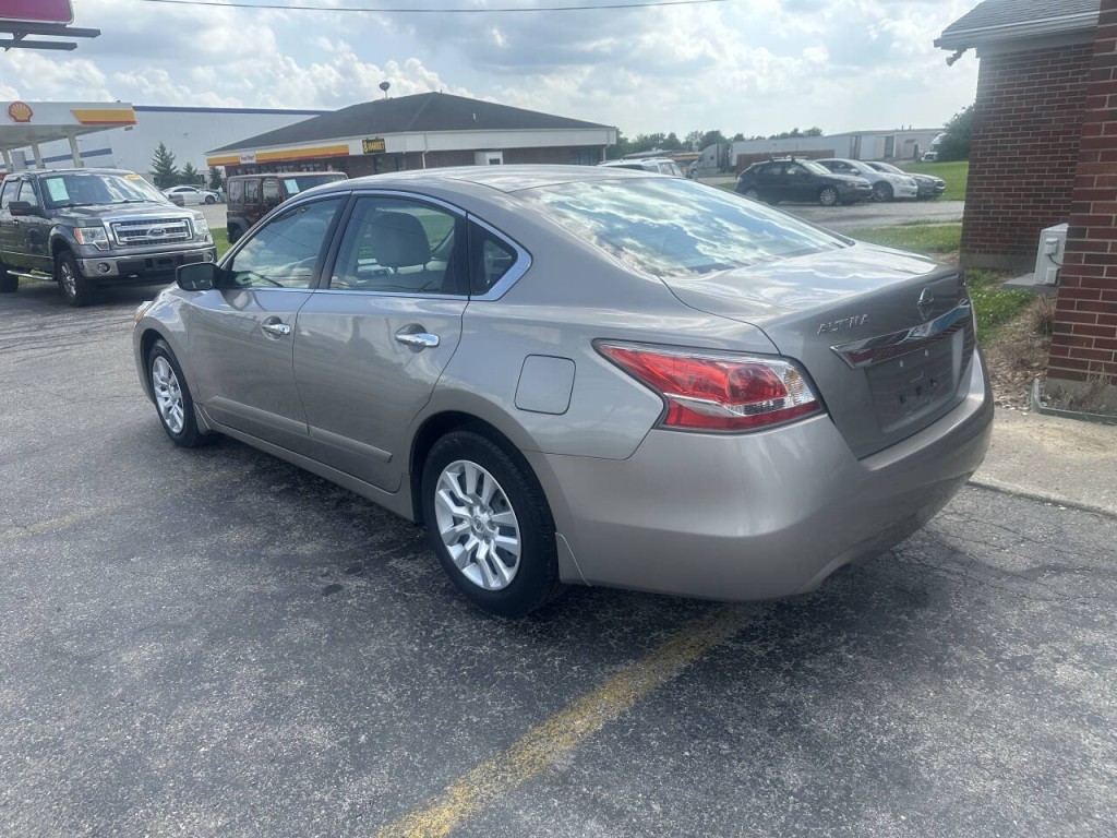 2015 Nissan Altima Image 8