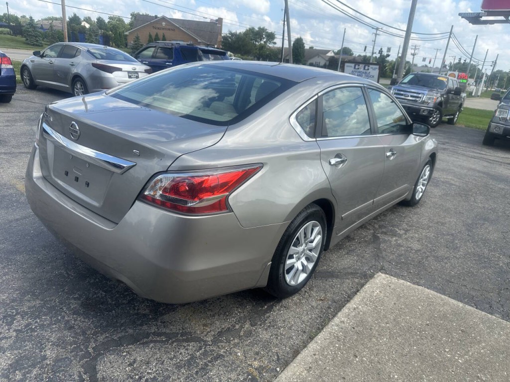 2015 Nissan Altima Image 9