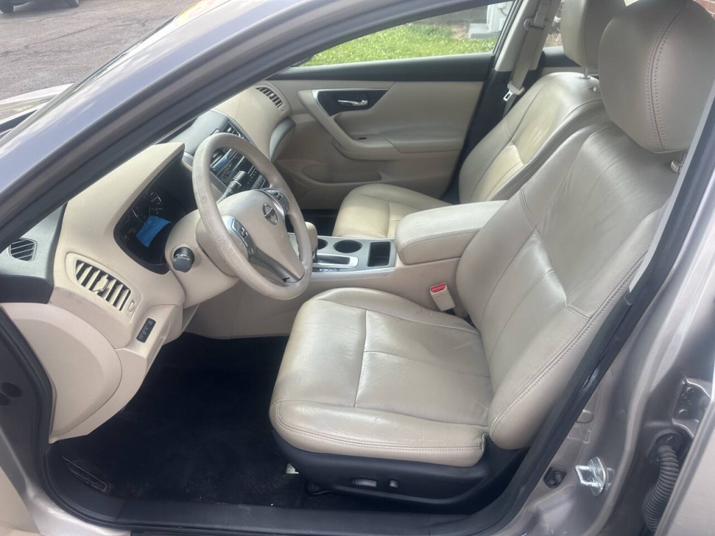 2015 Nissan Altima Image 17