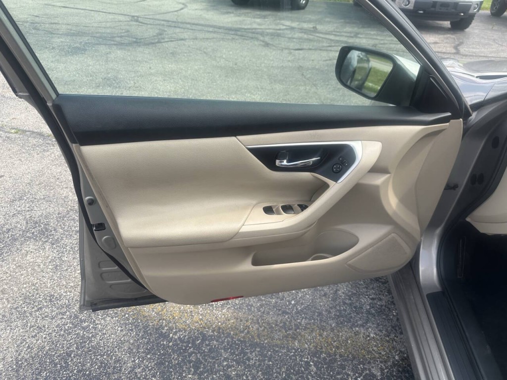 2015 Nissan Altima Image 19