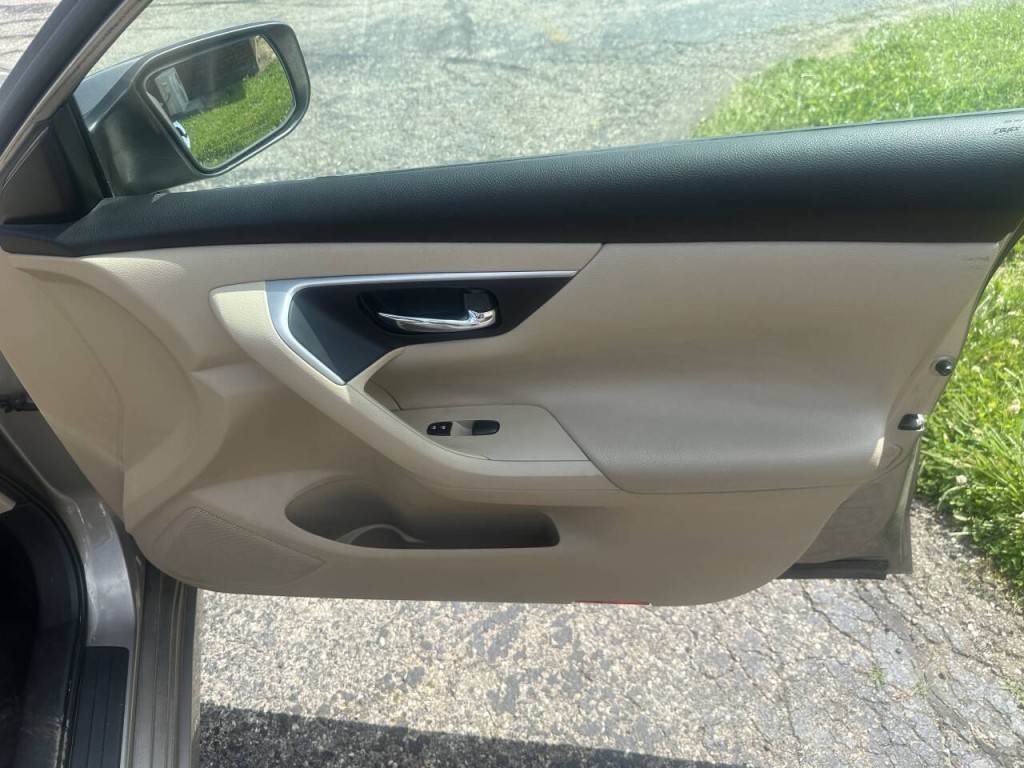 2015 Nissan Altima Image 25