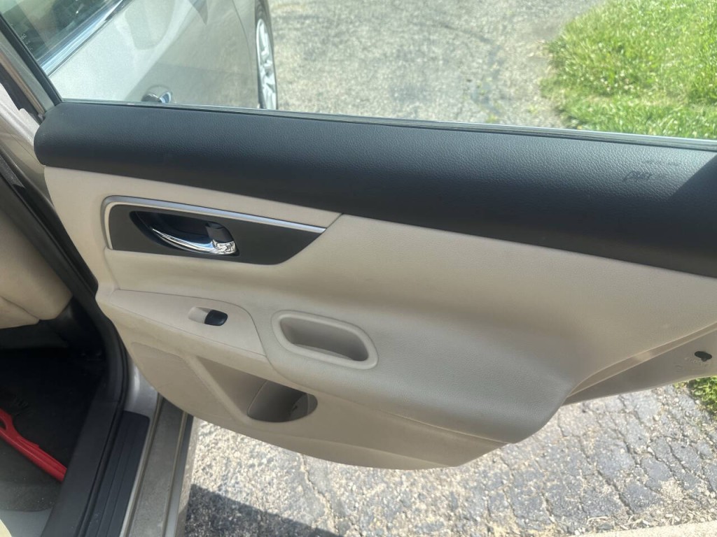 2015 Nissan Altima Image 27