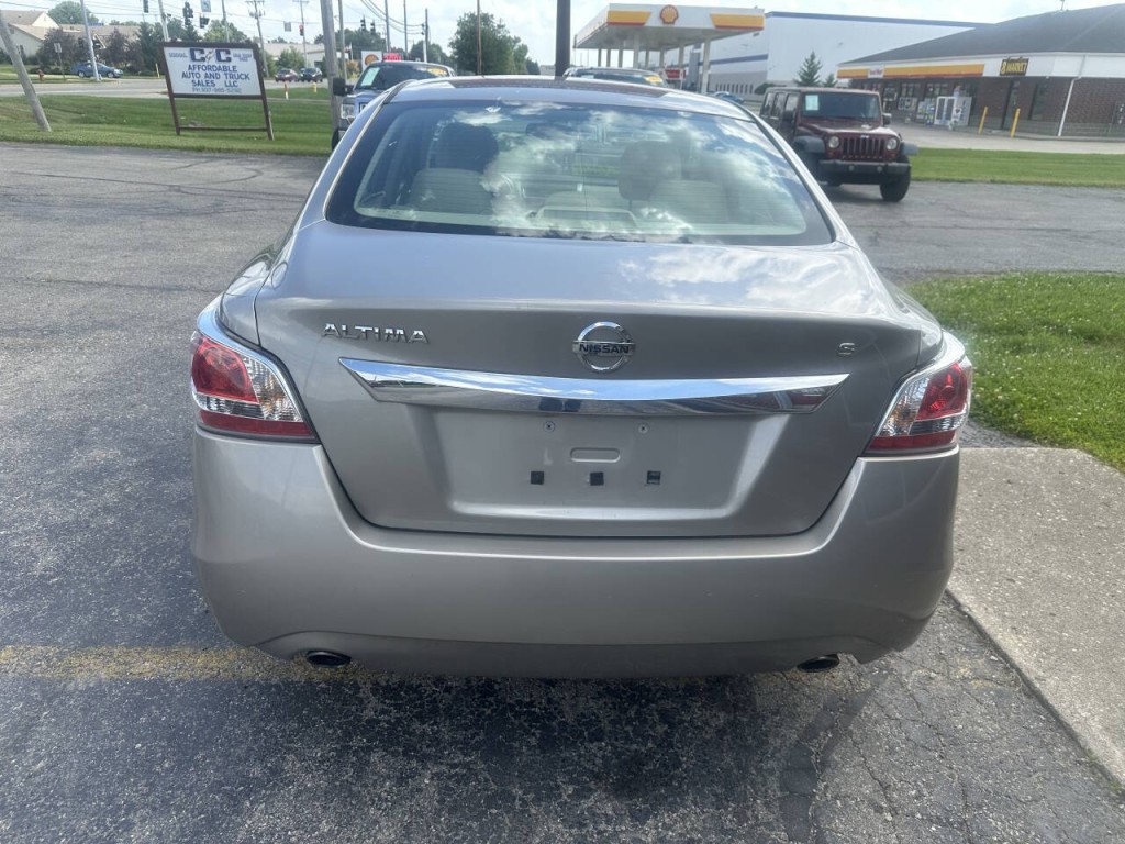 2015 Nissan Altima Image 28