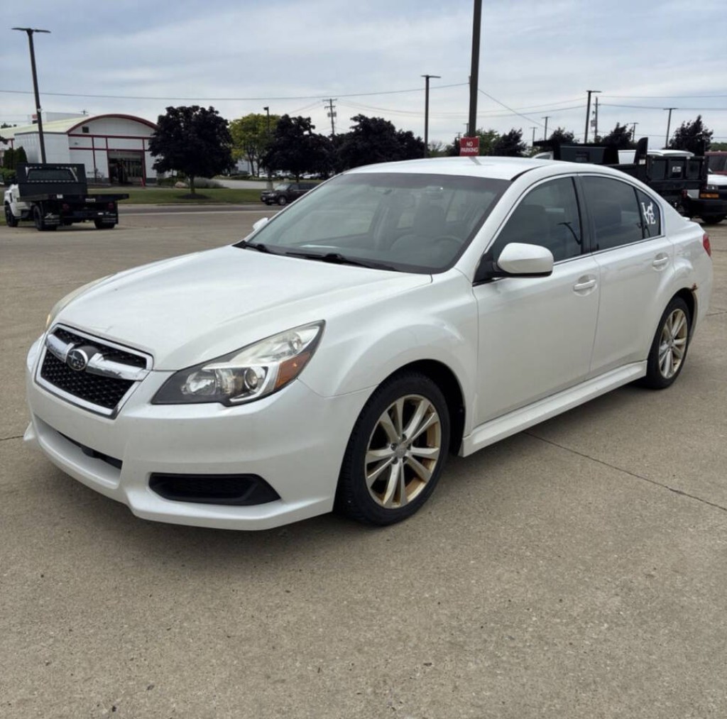 2013 Subaru Legacy Image 8