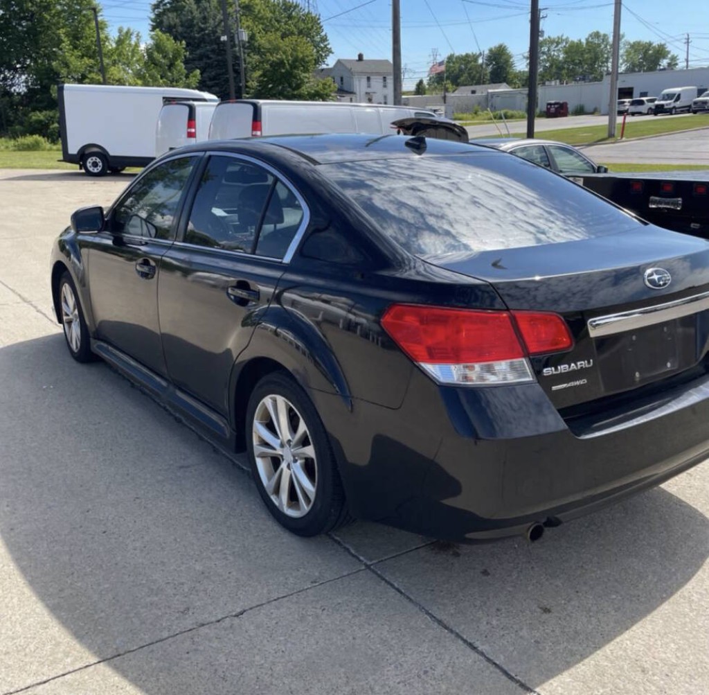 2014 Subaru Legacy Image 2