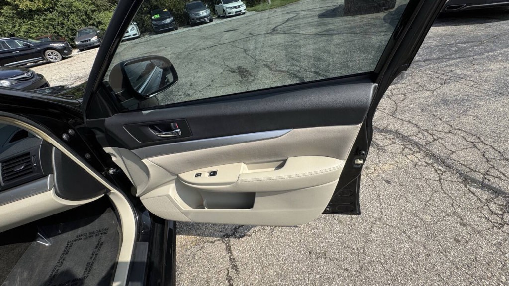 2014 Subaru Legacy Image 12