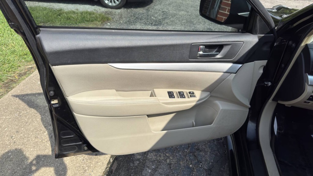 2014 Subaru Legacy Image 15
