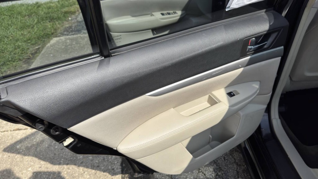2014 Subaru Legacy Image 18