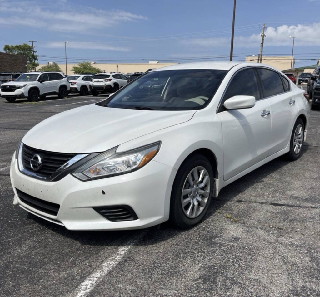 2016 Nissan Altima Image 4
