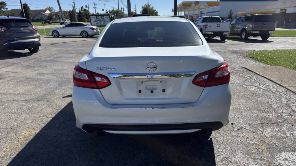 2016 Nissan Altima Image 7
