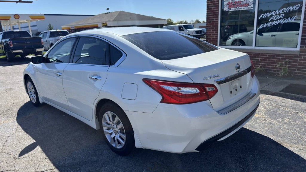 2016 Nissan Altima Image 8