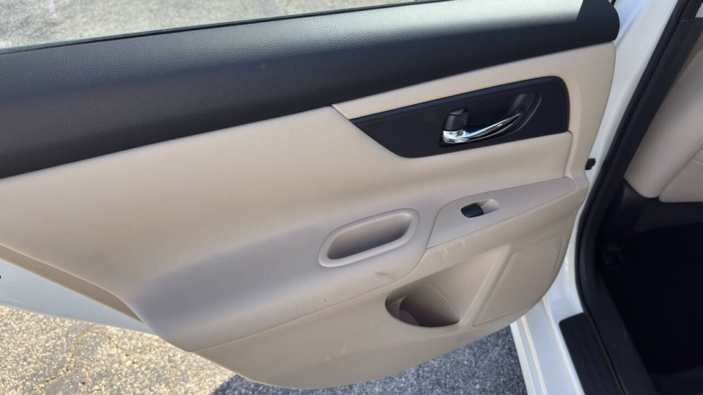2016 Nissan Altima Image 13
