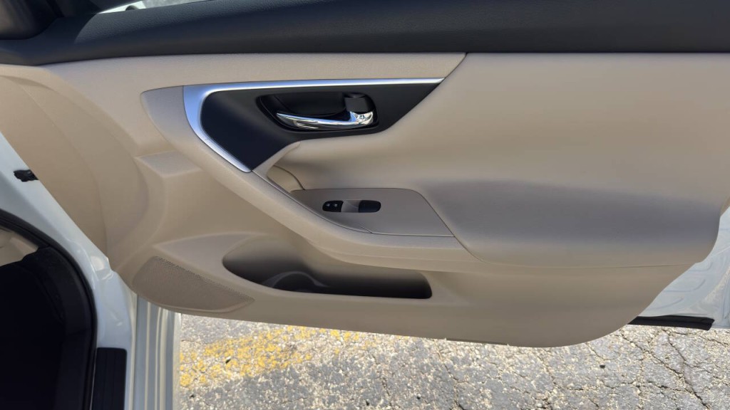 2016 Nissan Altima Image 14