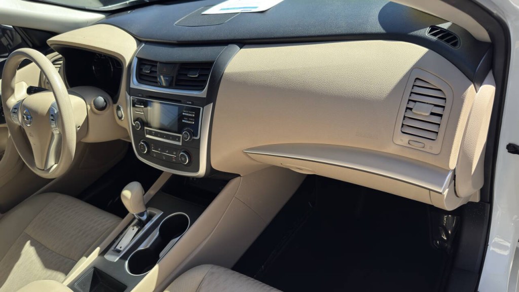 2016 Nissan Altima Image 15