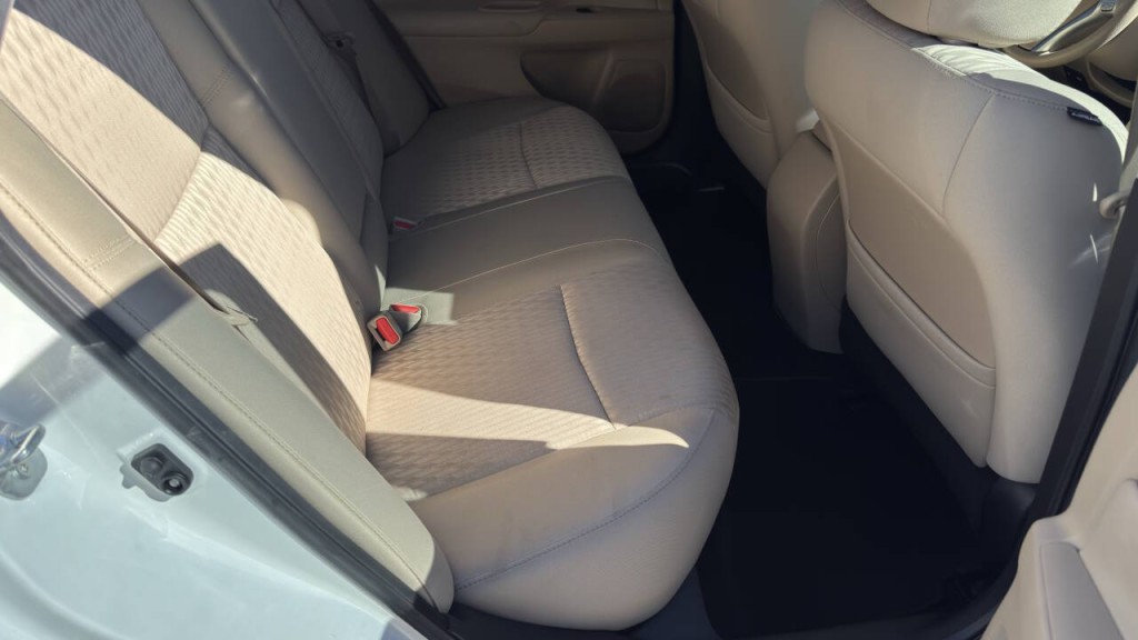 2016 Nissan Altima Image 19