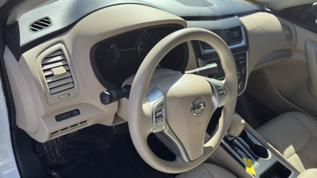 2016 Nissan Altima Image 21