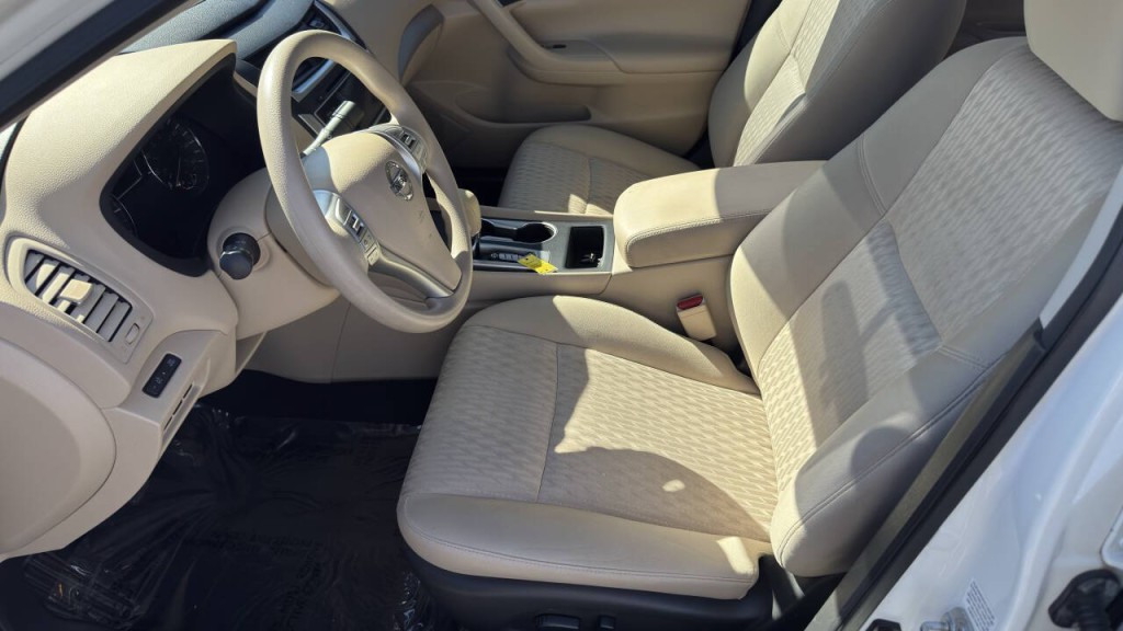 2016 Nissan Altima Image 22