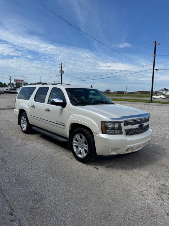 2011 Chevrolet Suburban Image 3