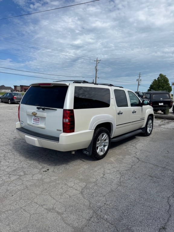 2011 Chevrolet Suburban Image 4