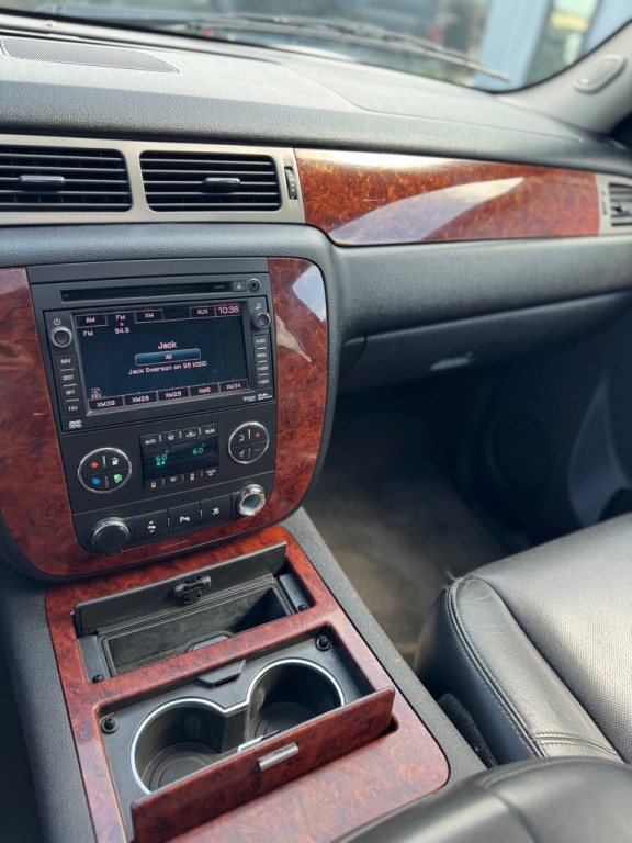 2011 Chevrolet Suburban Image 13