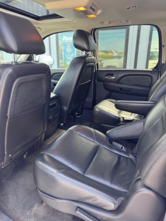 2011 Chevrolet Suburban Image 17